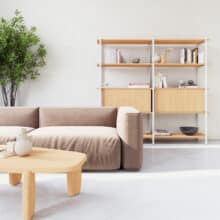 Een modulaire wandkast die zich makkelijk aanpast aan de ruimte en het doel waarvoor je het wenst. Een wandkast om mee te pronken in al zijn schoonheid. Mödula is gecreëerd met het doel om ronde buizen te combineren met een simplistische montage en demontage mogelijkheden. Het kastelement kan je op elke gewenste plank plaatsen (mits het tussen twee legplanken ligt. In elk systeem hoort een kastelement dit zorgt ervoor dat het een stabiele constructie blijft.