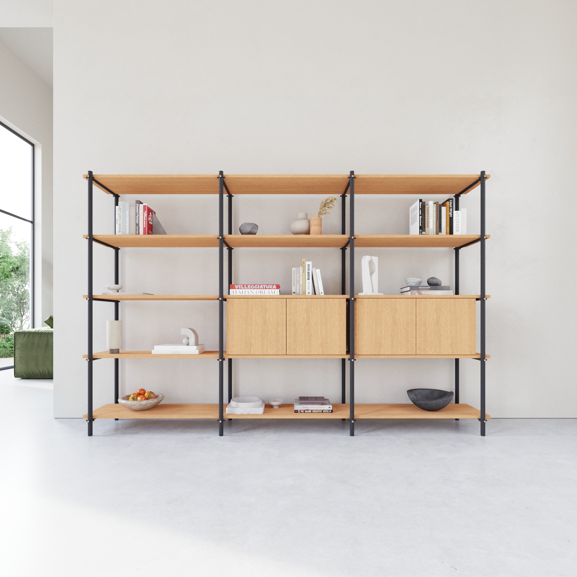 Modula Wandkast XL Triple Zwart Een modulaire wandkast die zich makkelijk aanpast aan de ruimte en het doel waarvoor je het wenst. Een wandkast om mee te pronken in al zijn schoonheid. Mödula is gecreëerd met het doel om ronde buizen te combineren met een simplistische montage en demontage mogelijkheden. Het kastelement kan je op elke gewenste plank plaatsen (mits het tussen twee legplanken ligt. In elk systeem hoort een kastelement dit zorgt ervoor dat het een stabiele constructie blijft.