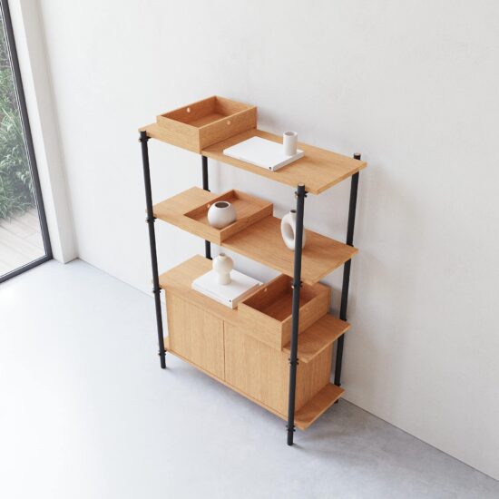 De modulaire wandkast, dressoir of tv meubel Mödula kan je aanvullen met accessoires! De Mödula schap is verkrijgbaar in drie verschillende maten: S, M en L en is gemaakt van massief eiken. Mis je extra kastruimte? Een extra kastelement kan de oplossing bieden. Het kastelement kan je op elke gewenste plank plaatsen (mits het tussen twee legplanken ligt).