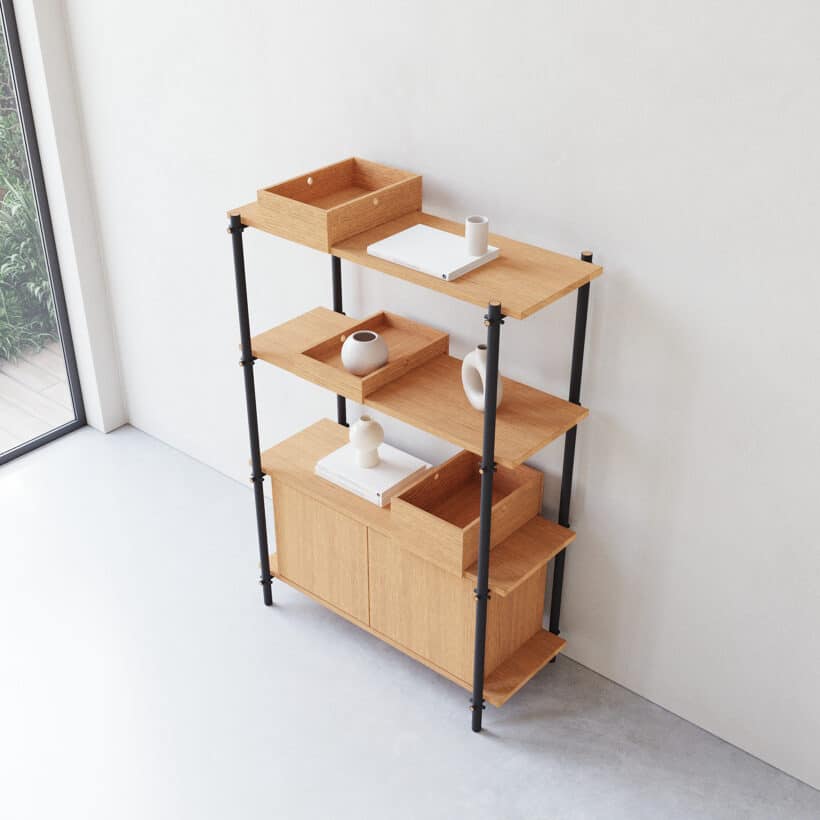De modulaire wandkast, dressoir of tv meubel Mödula kan je aanvullen met accessoires! De Mödula schap is verkrijgbaar in drie verschillende maten: S, M en L en is gemaakt van massief eiken. Mis je extra kastruimte? Een extra kastelement kan de oplossing bieden. Het kastelement kan je op elke gewenste plank plaatsen (mits het tussen twee legplanken ligt).