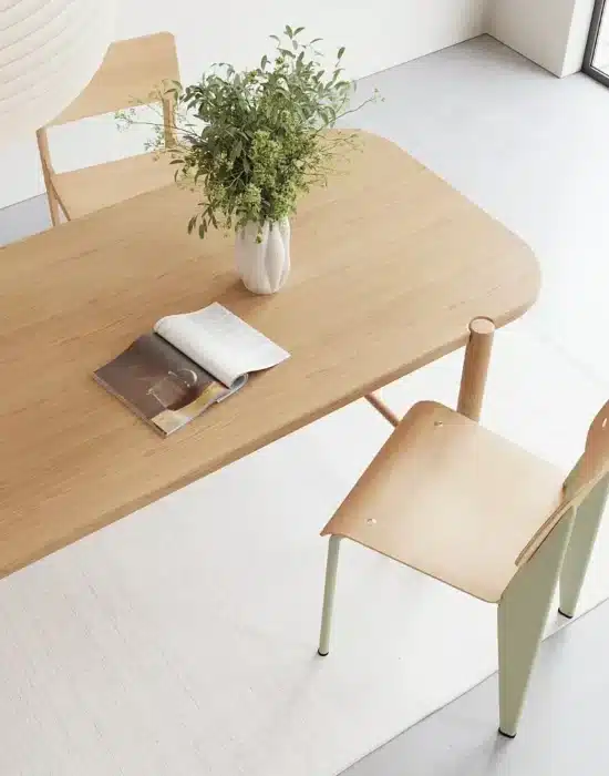 Eettafel Amon is gemaakt van massief A-kwaliteit eiken, met een duidelijke facetrand die de contouren extra accentueert. Een moderne salontafel die jaren meegaat. Door zijn ronde vormen maakt het een mooi en tijdloos meubelstuk.