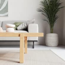 Salontafel 5 Camera 2 Een solistisch meubelstuk die een wat sobere uitstraling heeft met kleine uitsprekende details. Zo staat alles met 5º stevig op zijn plek.