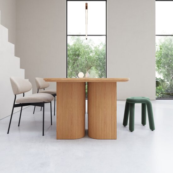 Een eettafel om heerlijk aan te zitten. Met zijn unieke poten en een prachtig golfpatroon aan de buitenzijde maakt Eettafel Dall'onda uniek.