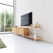 Een modulaire tvmeubel die zich makkelijk aanpast aan de ruimte en het doel waarvoor je het wenst. Een tv meubel om mee te pronken in al zijn schoonheid. Mödula is gecreëerd met het doel om ronde buizen te combineren met een simplistische montage en demontage mogelijkheden. Het kastelement kan je op elke gewenste plank plaatsen (mits het tussen twee legplanken ligt. In elk systeem hoort een kastelement dit zorgt ervoor dat het een stabiele constructie blijft.