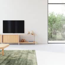 Een modulaire tvmeubel die zich makkelijk aanpast aan de ruimte en het doel waarvoor je het wenst. Een tv meubel om mee te pronken in al zijn schoonheid. Mödula is gecreëerd met het doel om ronde buizen te combineren met een simplistische montage en demontage mogelijkheden. Het kastelement kan je op elke gewenste plank plaatsen (mits het tussen twee legplanken ligt. In elk systeem hoort een kastelement dit zorgt ervoor dat het een stabiele constructie blijft.